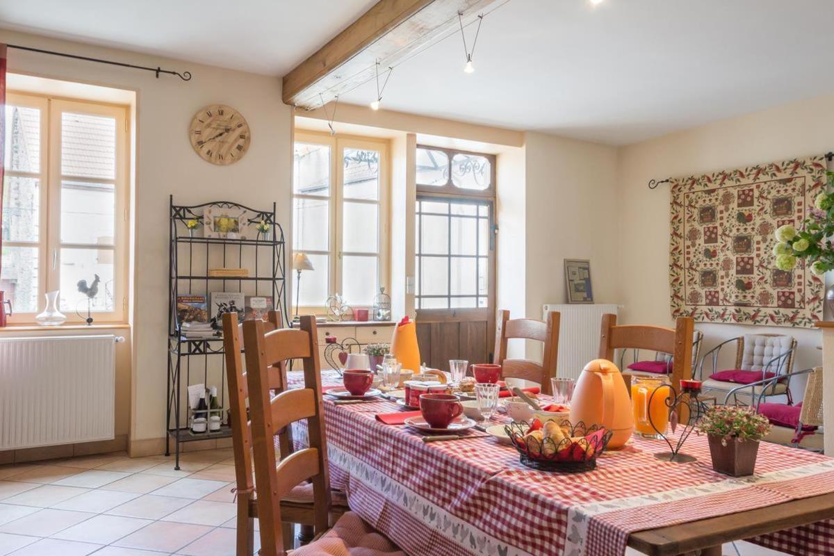Bed and Breakfast Logis De L'Orme La Rochepot Exterior foto